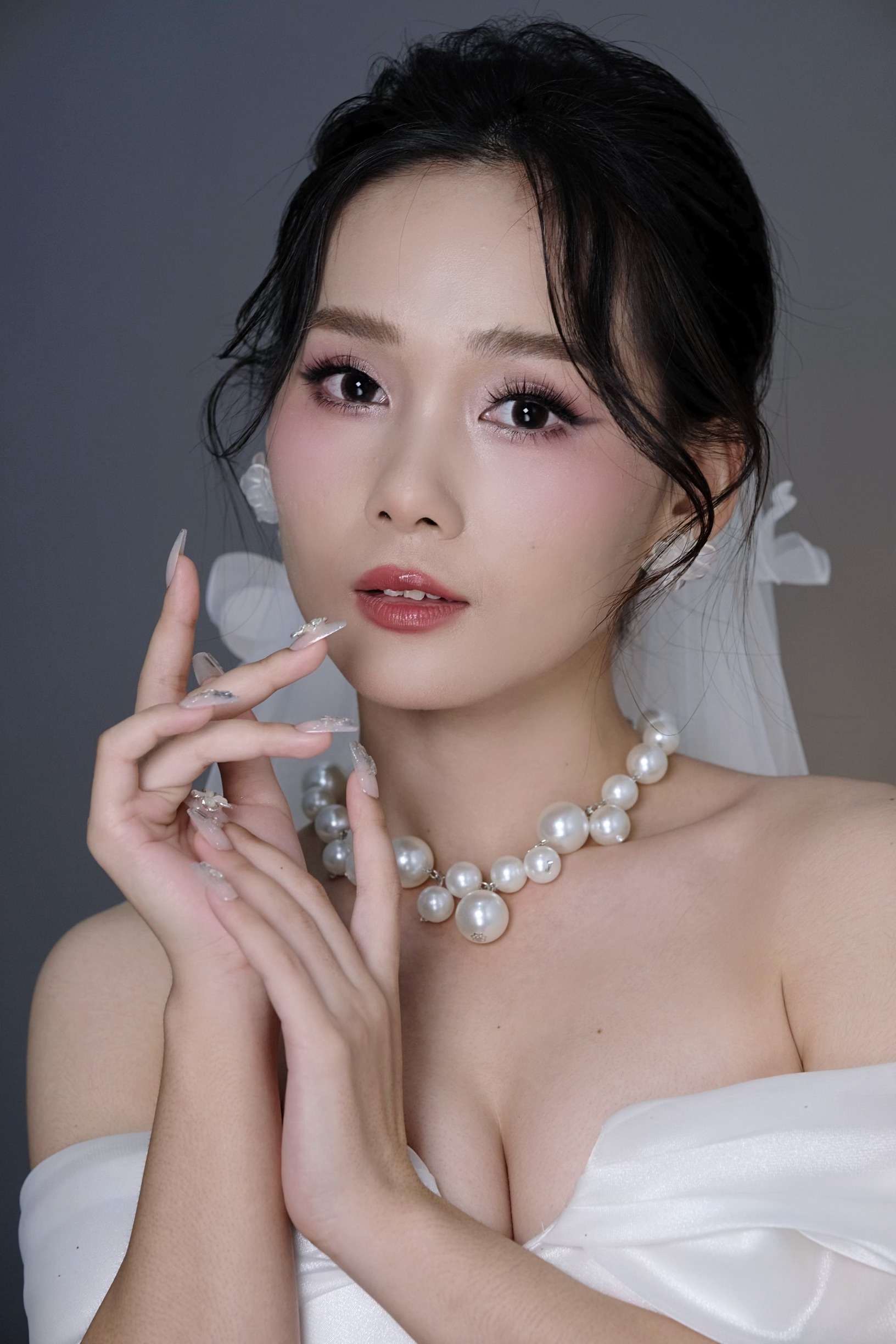 Cô dâu dạ tiệc